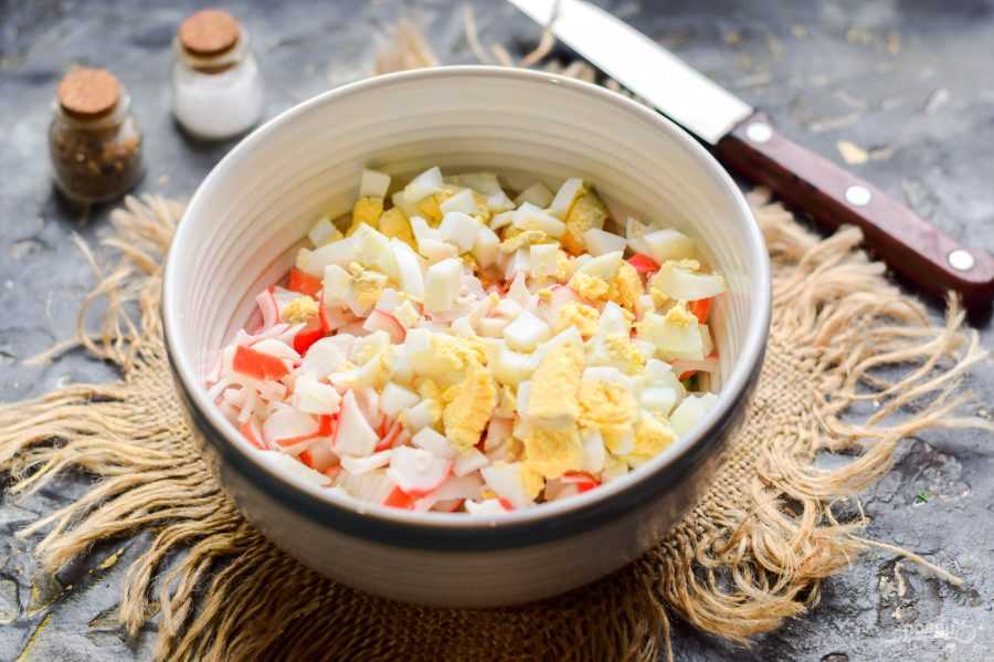 Салат аристократ - 6 рецептов с крабовыми палочками, тунцом, курицей