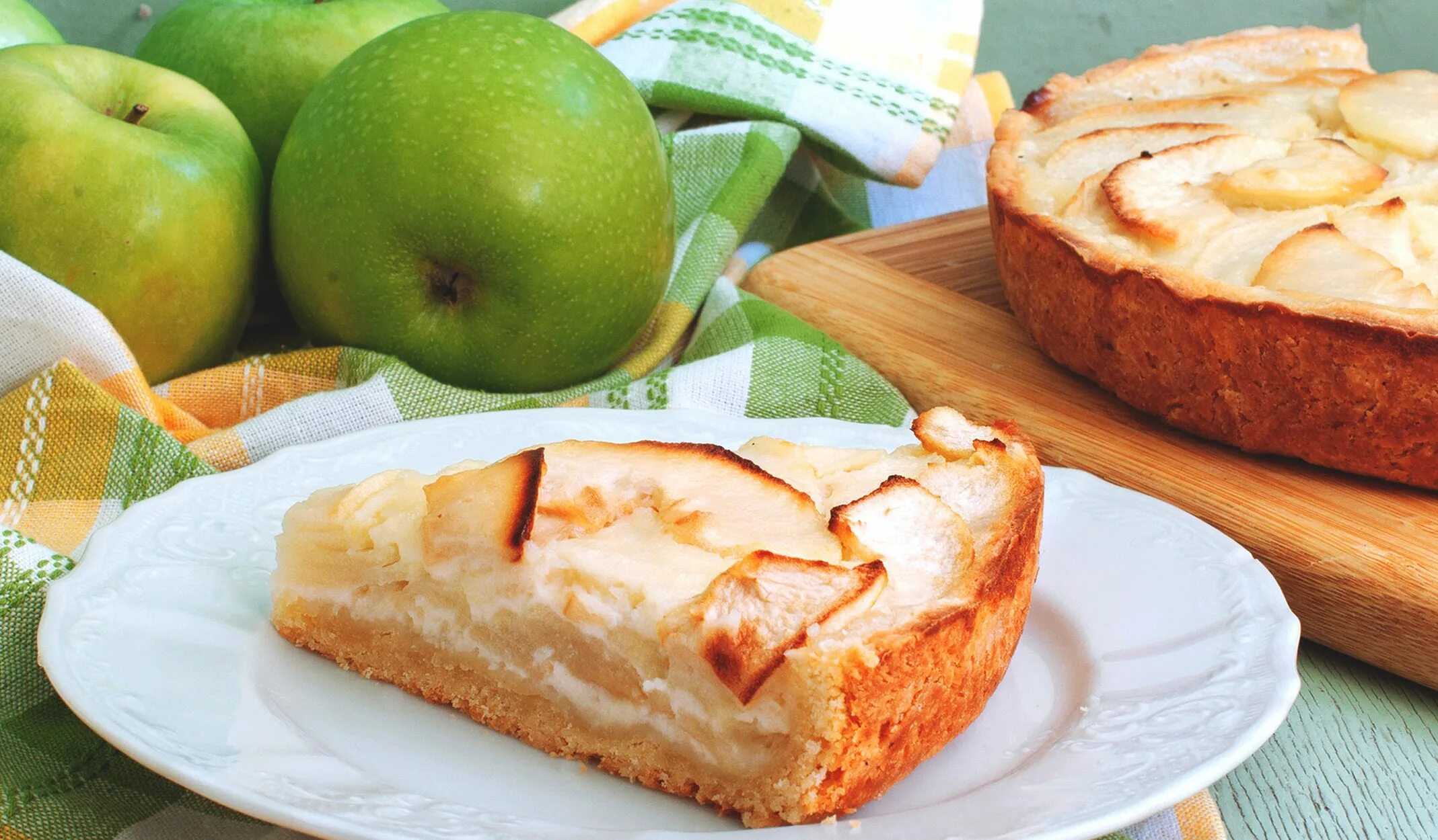 Шарлотка с яблоками в духовке: 5 простых пошаговых рецептов