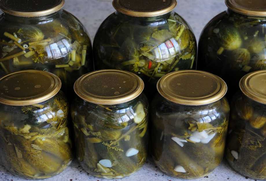 Рецепт кислых огурцов на зиму в банках