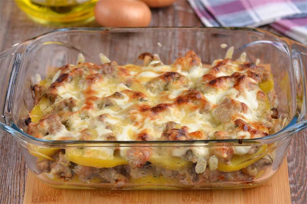 Мясо по-французски из свинины с картофелем и сыром