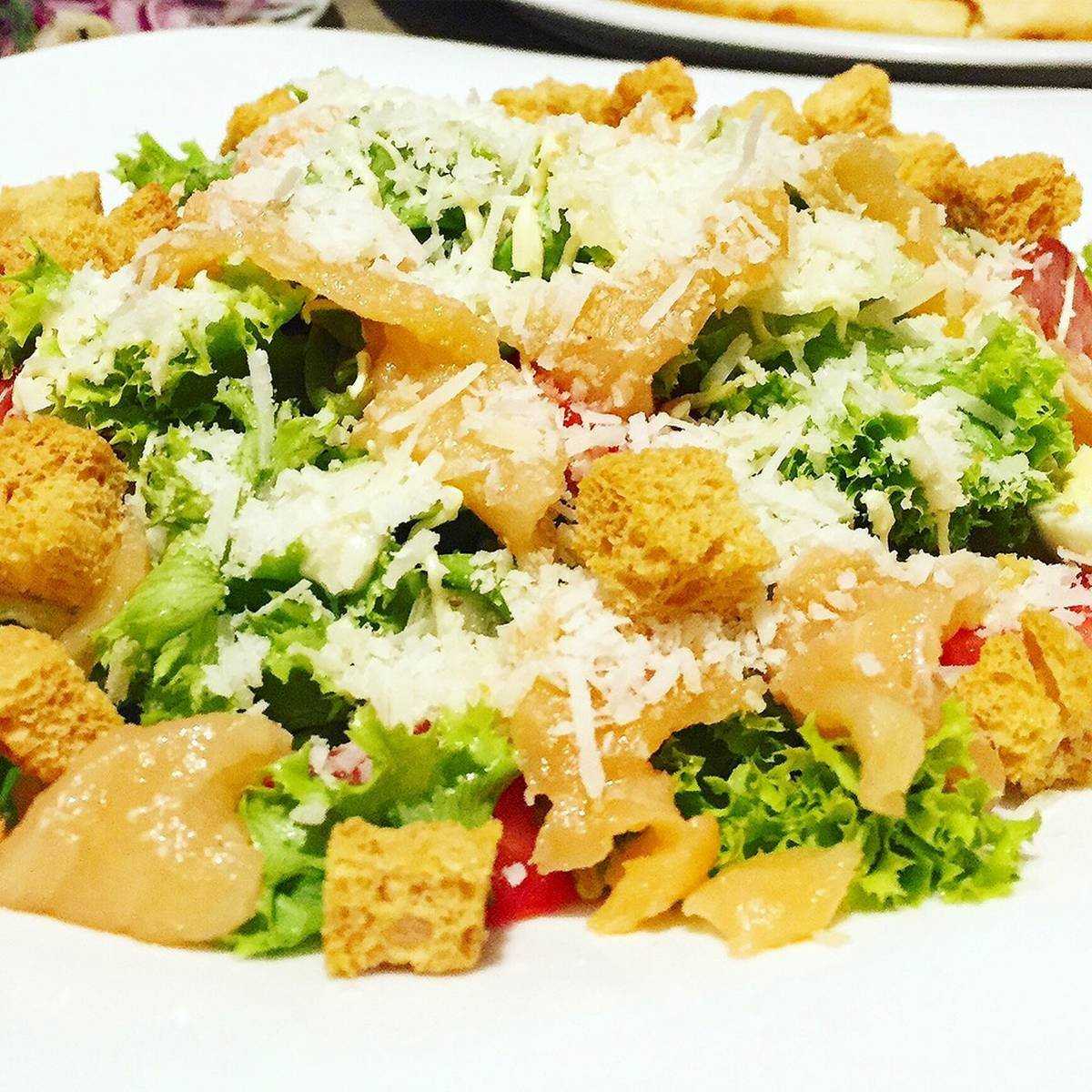 Салат с копченой курицей и пекинской капустой: рецепты