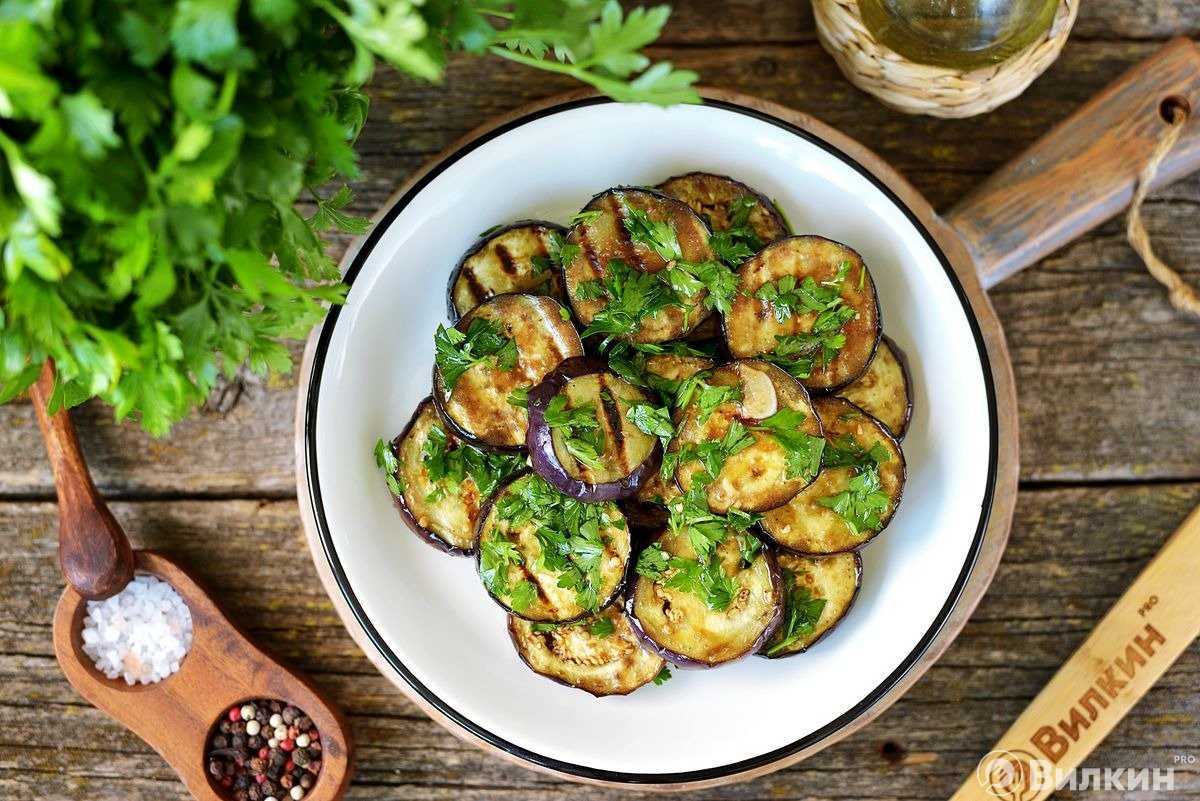 Жареные баклажаны с чесноком — самые вкусные рецепты быстрого приготовления
