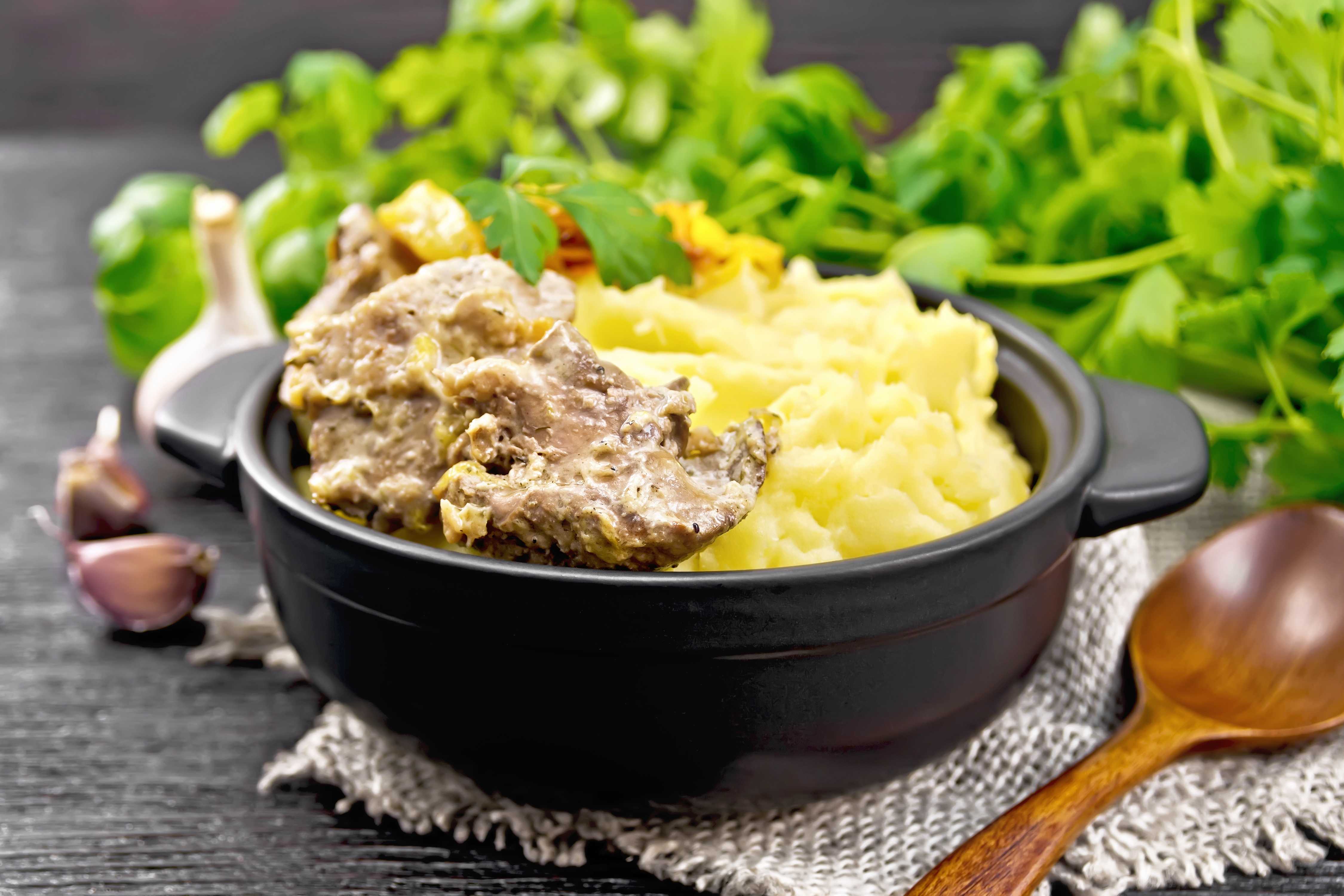 Рецепт печени курицы с картошкой на сковороде: вкусно и быстро