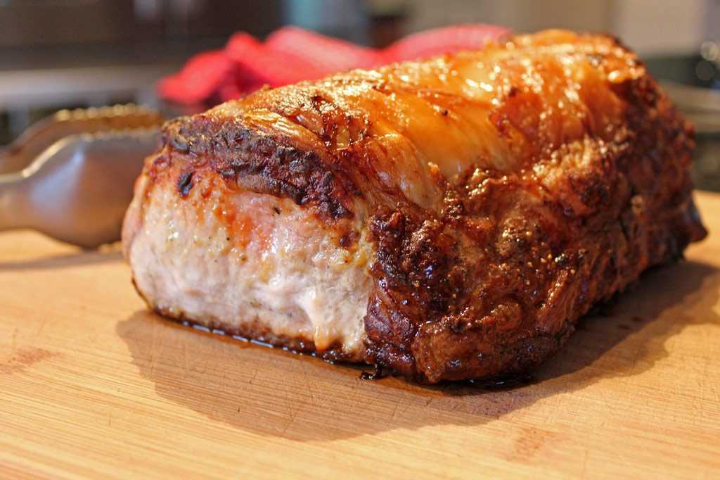 Свинина в духовке — 7 вкусных рецептов сочной и мягкой свинины