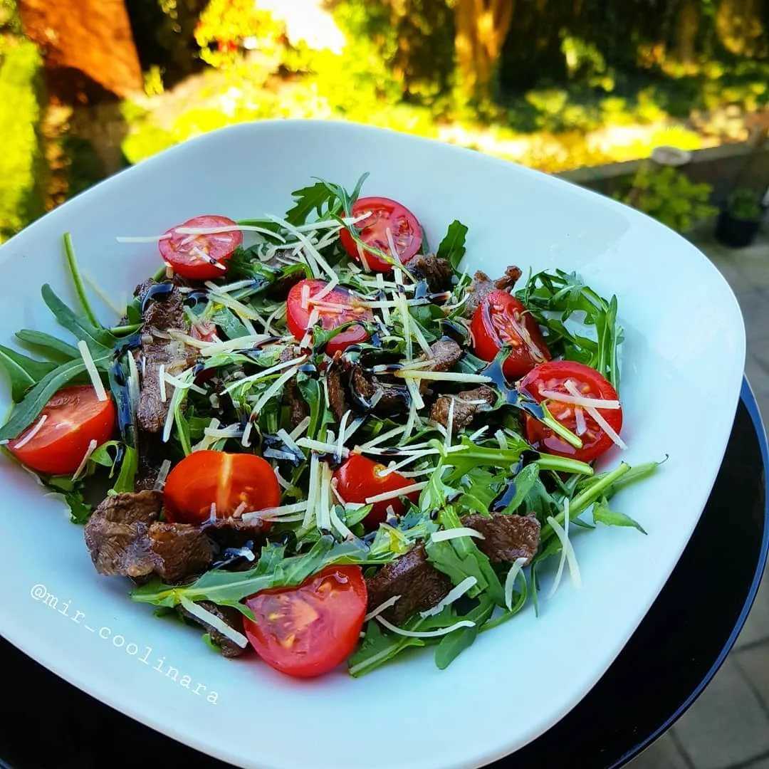 Салат с рукколой – 10 рецептов 100% вкусных и полезных