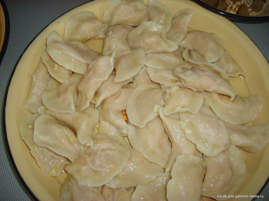 Вареники с картошкой и грибами, луком и шкварками — вкусные пошаговые рецепты