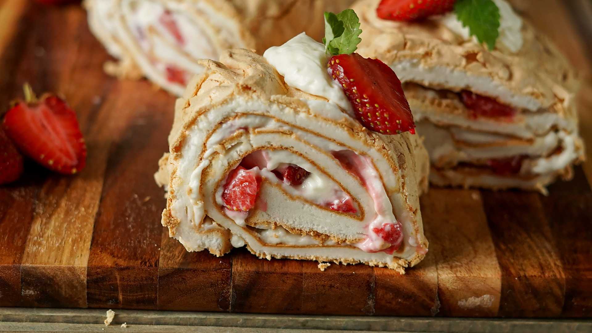 Меренговый рулет с клубникой рецепты приготовления с фото - вкусная еда