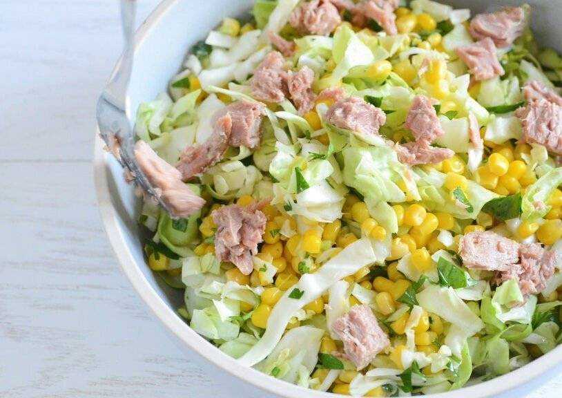 Салат с консервированным тунцом: 8 очень вкусных и простых рецептов