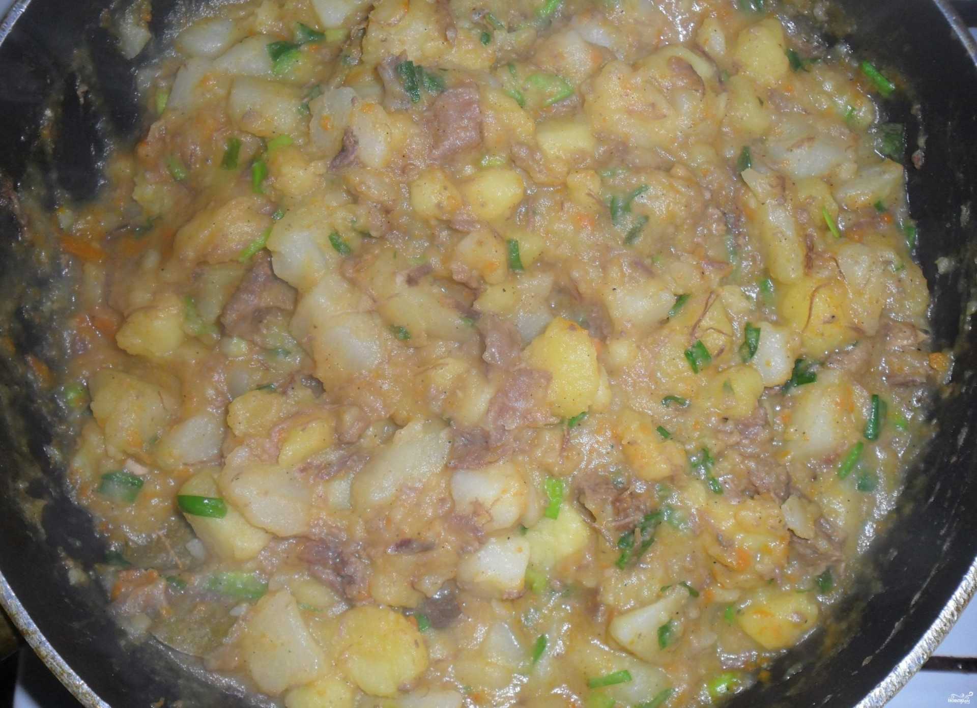 Картошка с тушенкой – 6 рецептов приготовления
