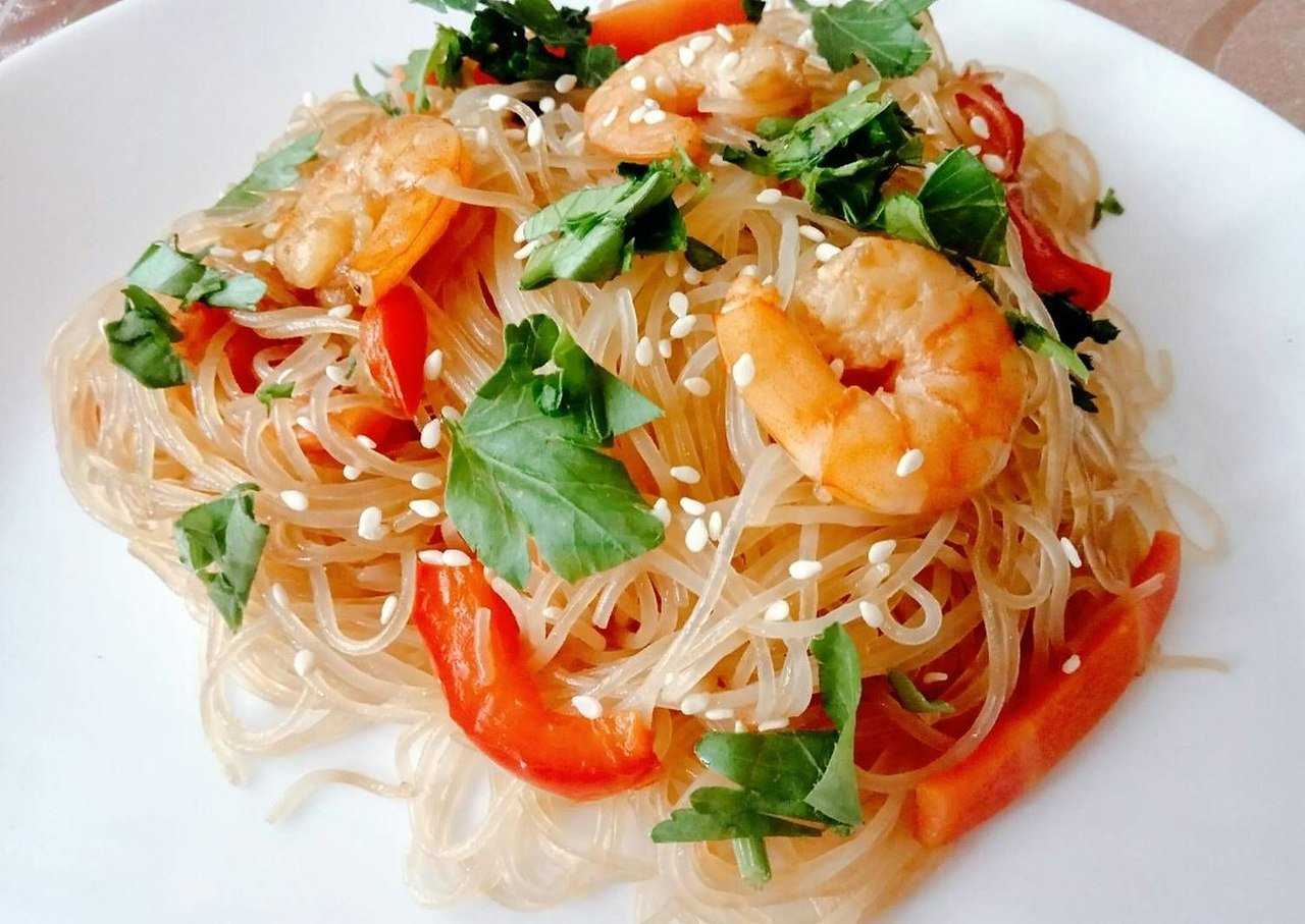 Салат с фунчозой и кальмарами: вкусный пошаговый рецепт