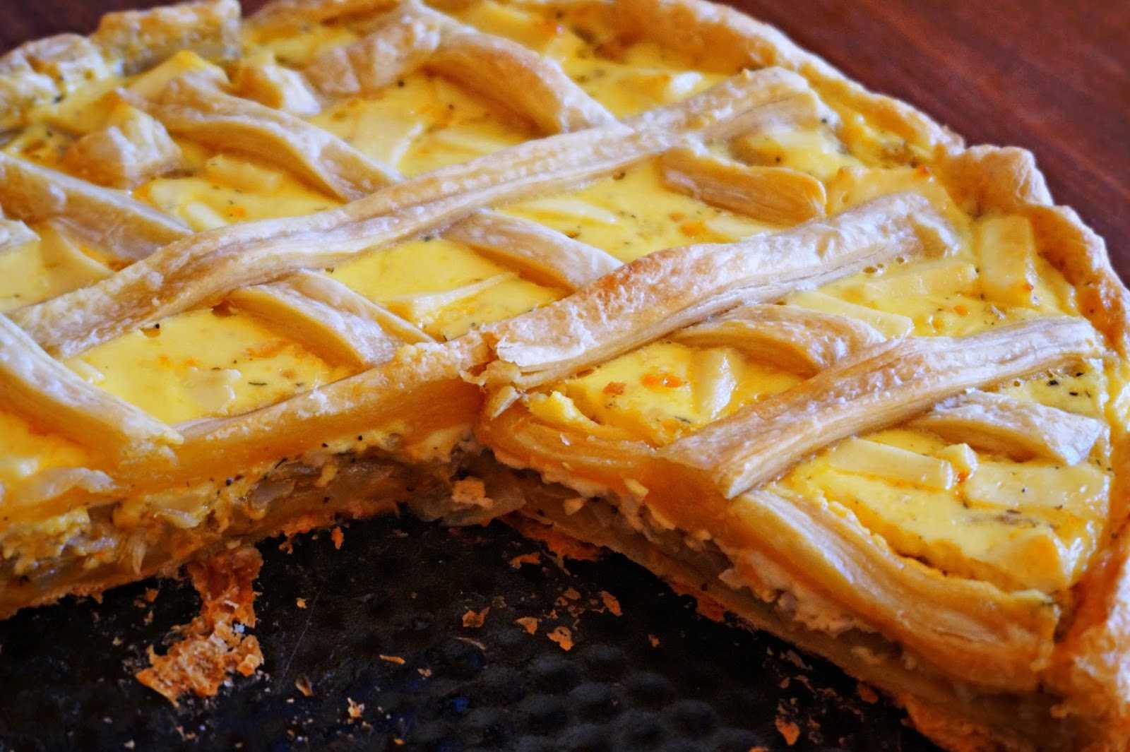 Пирог с мясом и картошкой из слоёного дрожжевого теста  - 13 пошаговых фото в рецепте