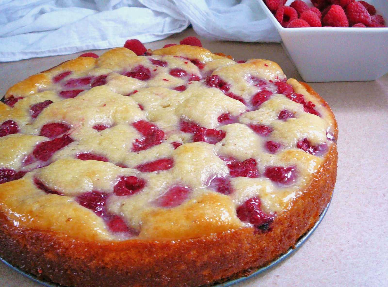 Шарлотка с яблоками в духовке: пышная и вкусная. 10 простых рецептов приготовления
