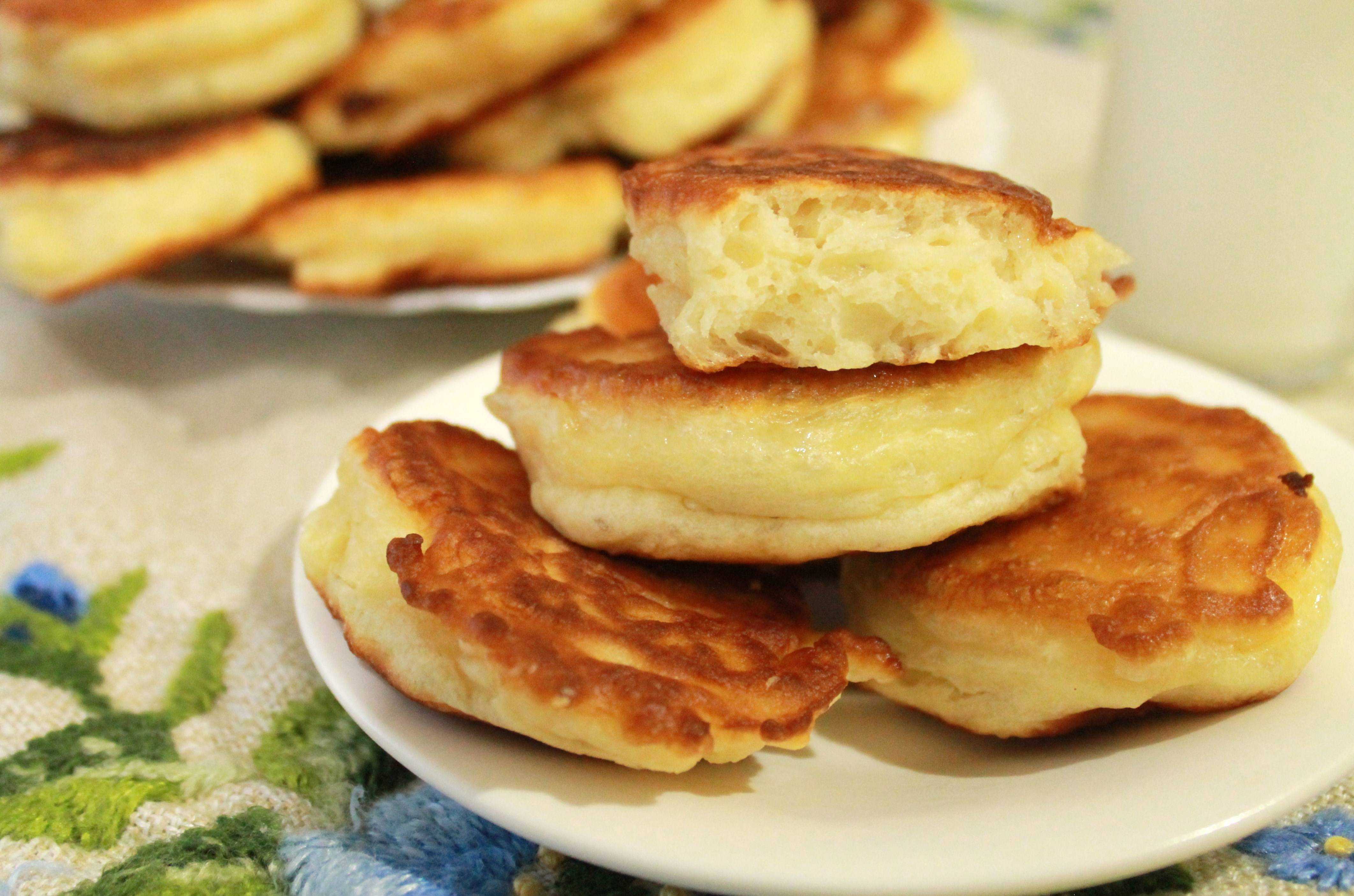 Оладьи на молоке и дрожжах: пышные, воздушные и очень вкусные