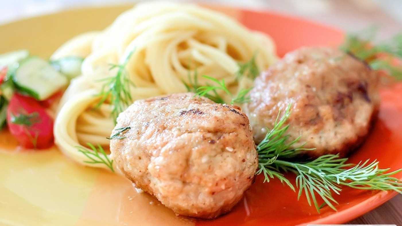Куриные котлеты со шпинатом и сыром