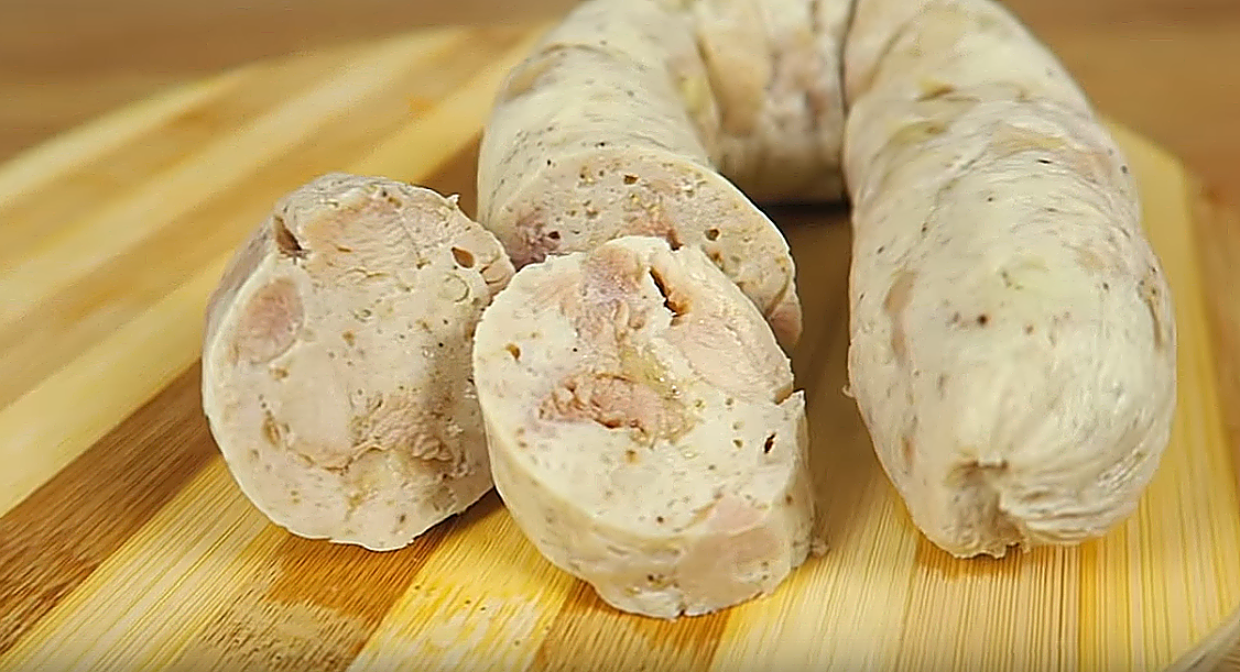 Аппетитная колбаска! 2 простых рецепта домашней вареной колбасы из курицы