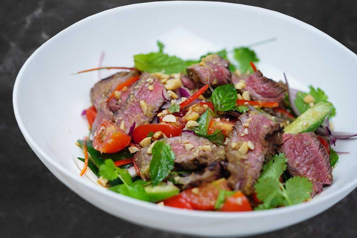 Салаты без майонеза на праздничный стол: простые и вкусные рецепты