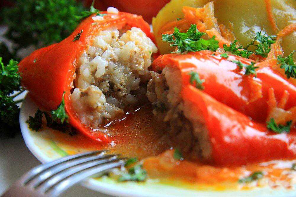 Фаршированный перец с мясом и рисом - 5 пошаговых рецептов перцев с фаршем