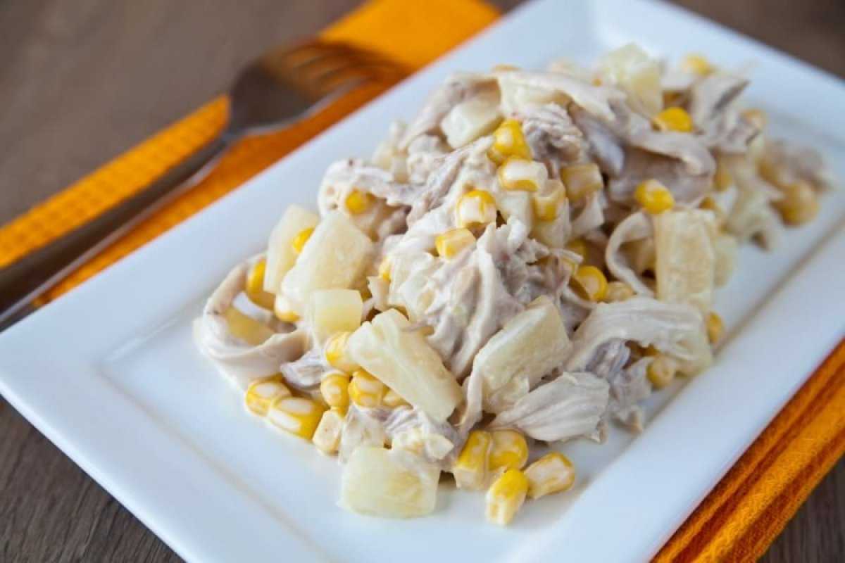 Салат с курицей и ананасами: классические рецепты очень вкусных салатов