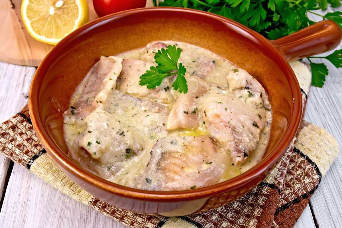Треска в сметане – вкусное и недорогое блюдо. рецепты трески в сметане с вином, сливками, креветками, фасолью и овощами - автор екатерина данилова - журнал женское мнение