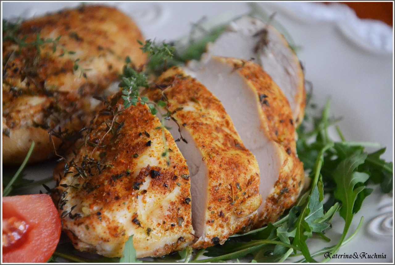 Куриная грудка запеченная в духовке — самые простые и вкусные рецепты приготовления