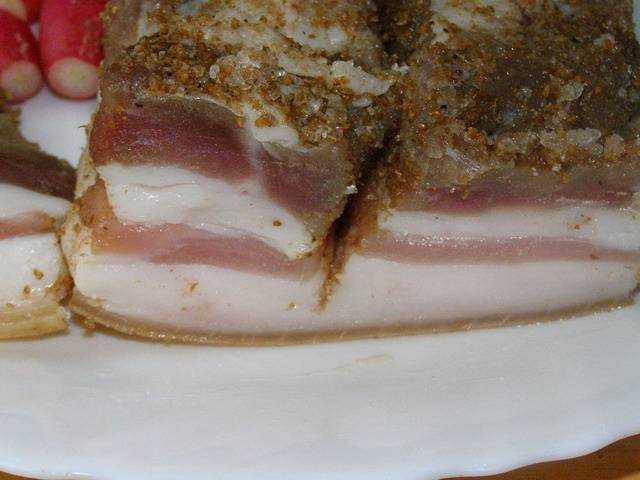 Как засолить вкусное сало дома, чтобы таяло во рту: простые и доступные рецепты приготовления