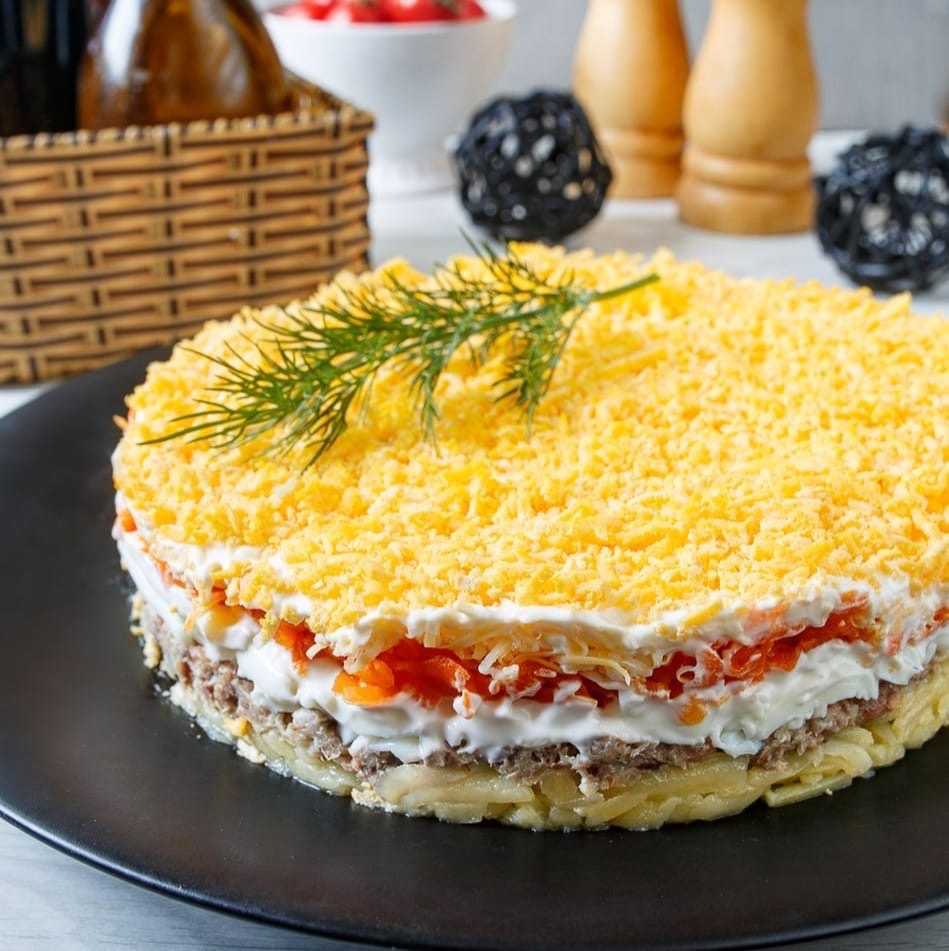 Самый вкусный салат «мимоза»: 10 очень простых рецептов с консервами