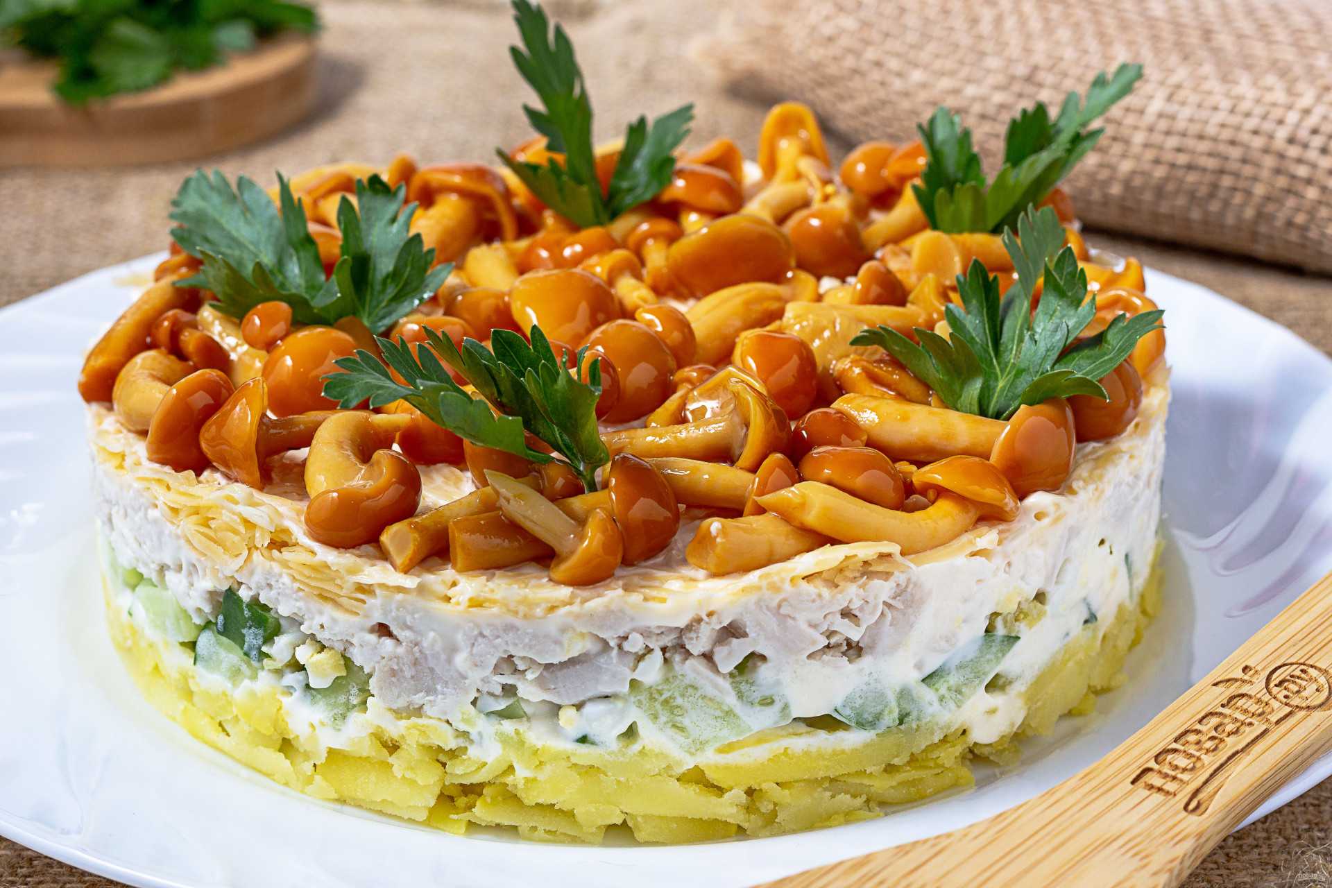 Салат с курицей и жареными грибами пошаговый рецепт с фото