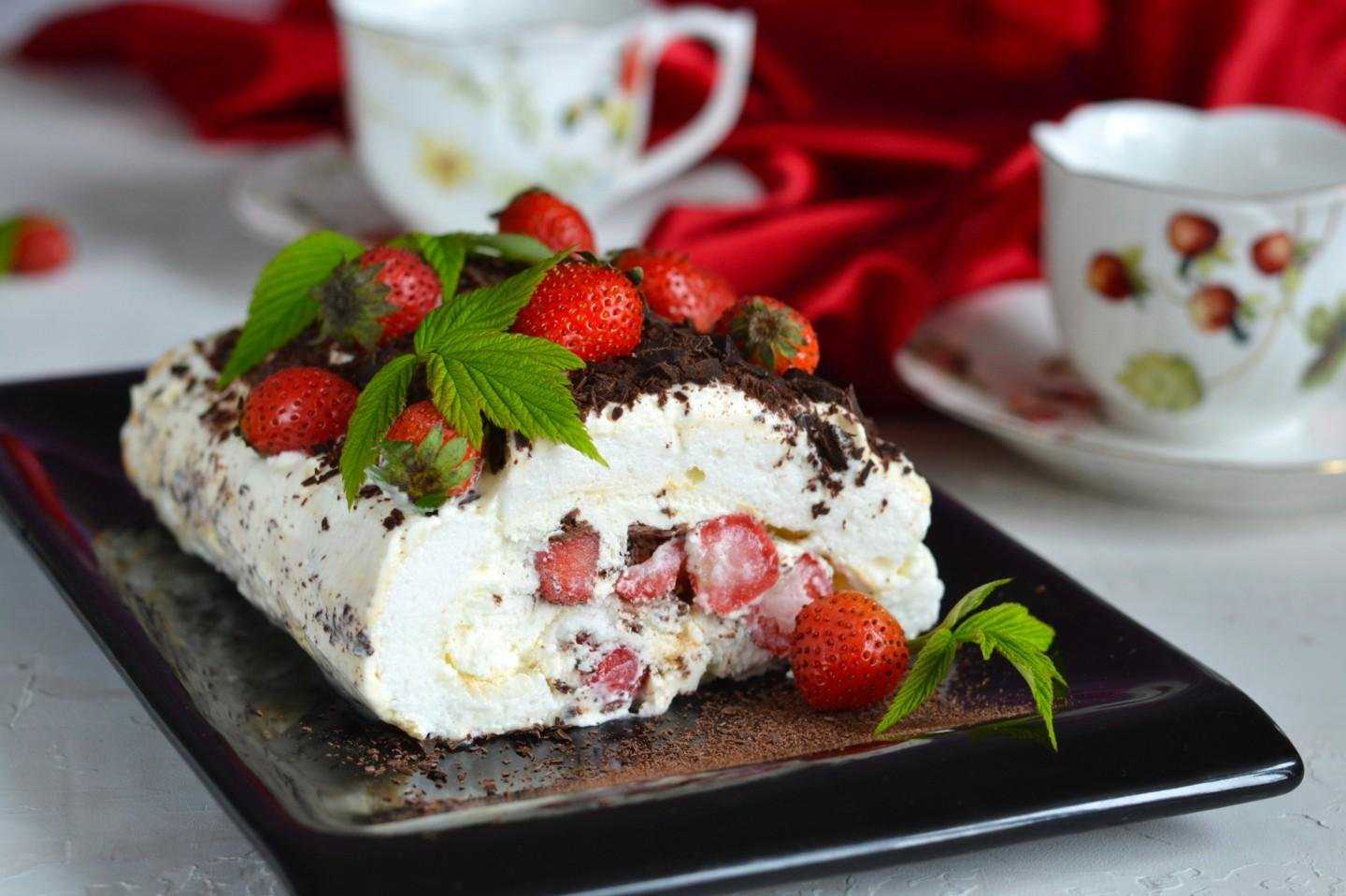 Меренговый рулет с клубникой - пошаговые рецепты приготовления с фото
