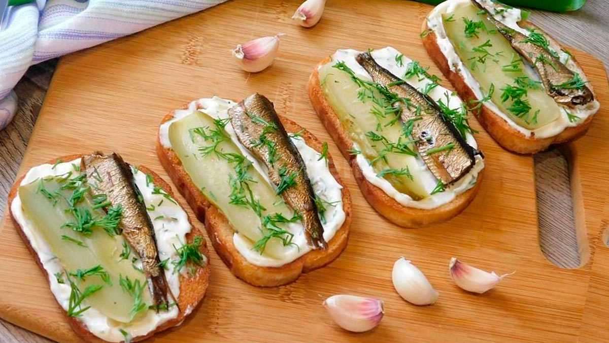 Бутерброды со шпротами: 12 вкусных рецептов приготовления (пошагово)