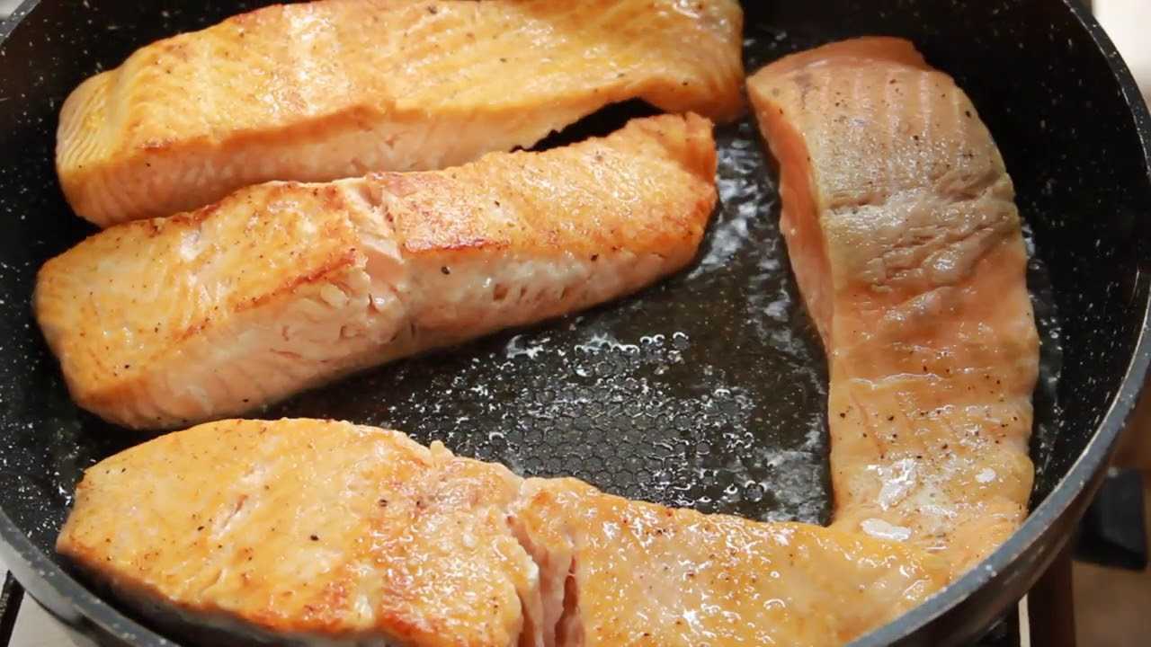 Горбуша в сметане на сковороде - пошаговые рецепты