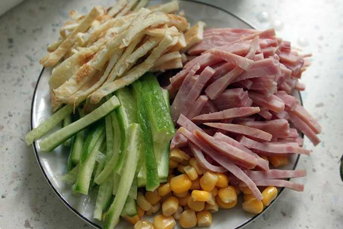 ✅ салат блинный с колбасой – очень вкусный - babapovariha.ru