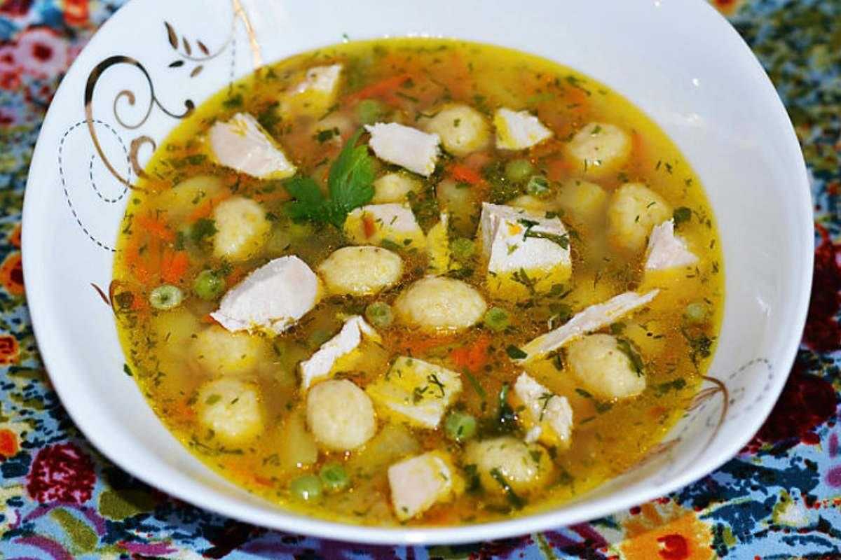 Суп с сырными клецками (рецепты: овощной и куриный с зеленым горошком)