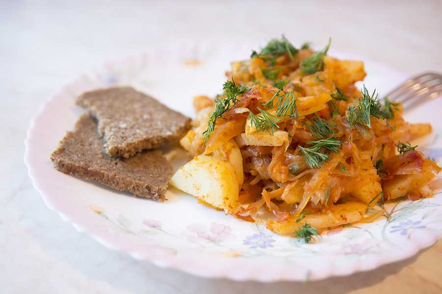 Бигус из свежей капусты с курицей - 9 пошаговых фото в рецепте