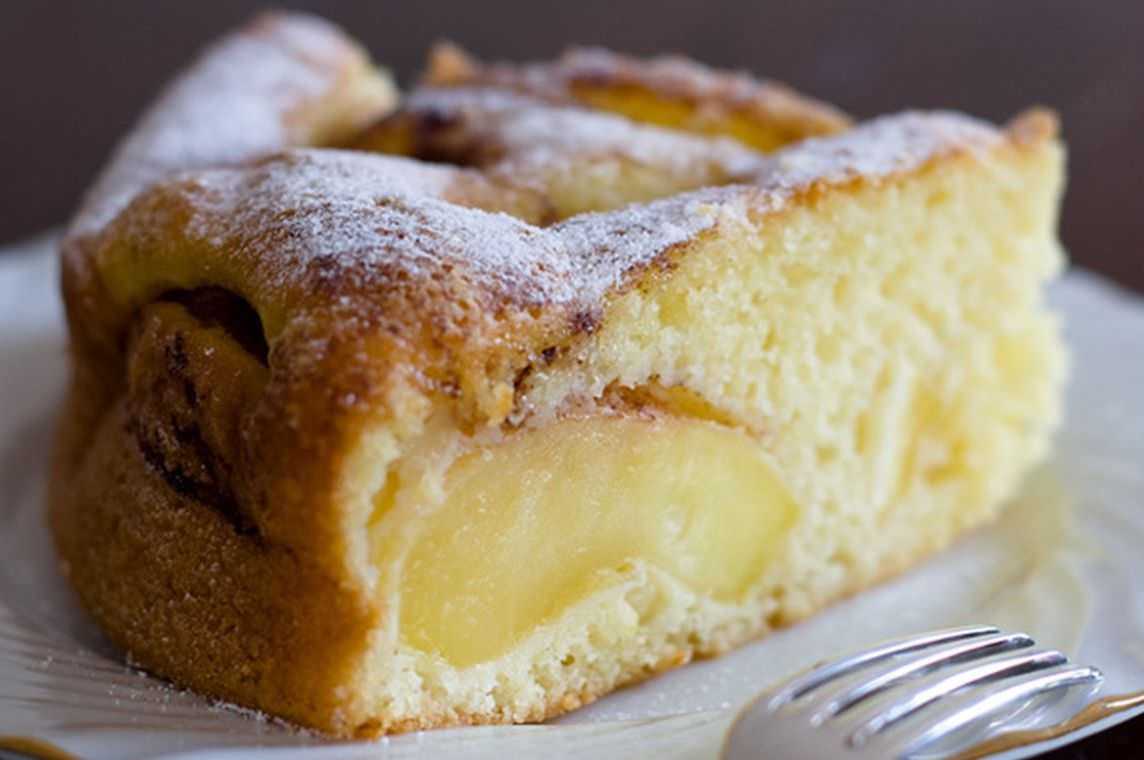 Как испечь шарлотку с творогом и яблоками по пошаговому рецепту с фото