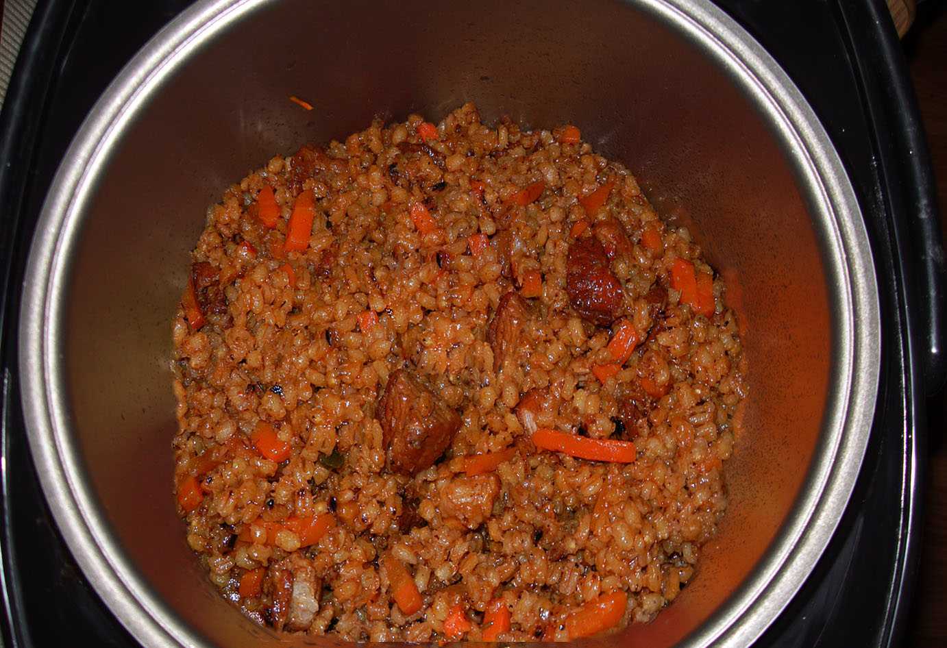Гречка с тушёнкой на сковороде
