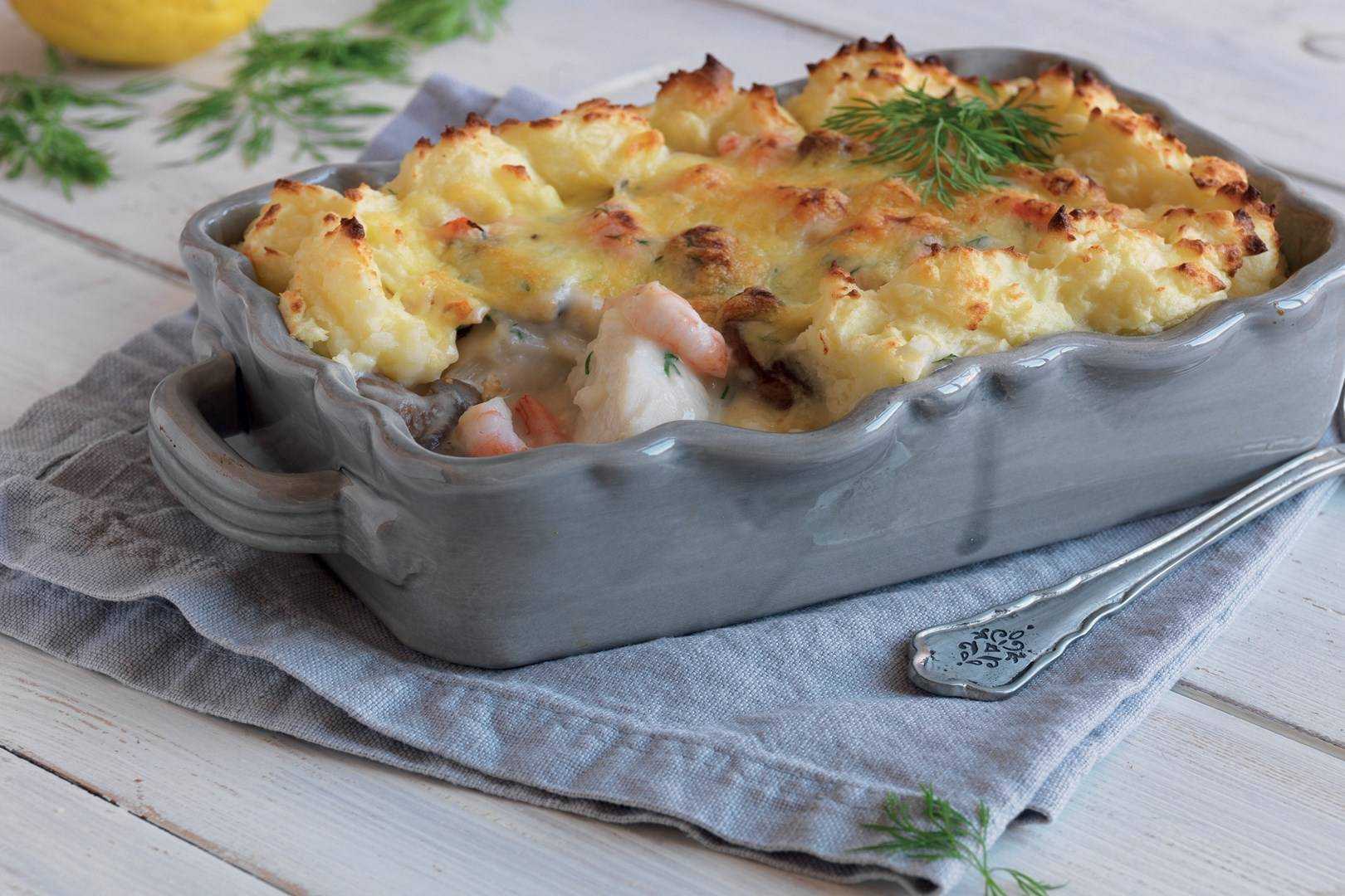 Минтай в духовке с овощами: 9 рецептов, советы