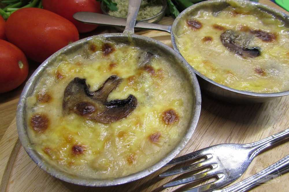 Жульен с курицей и грибами – классические рецепты в духовке