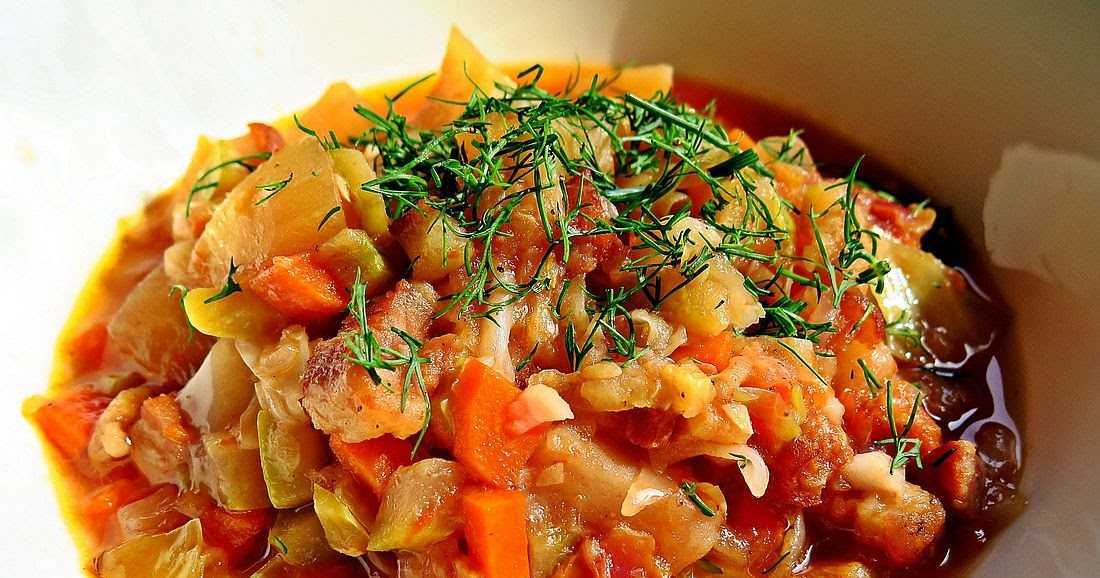 Овощное рагу в духовке с мясом и картошкой