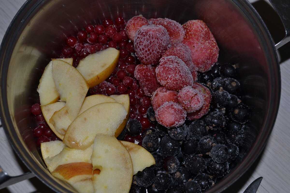 Компот из замороженных ягод - лучшие рецепты
