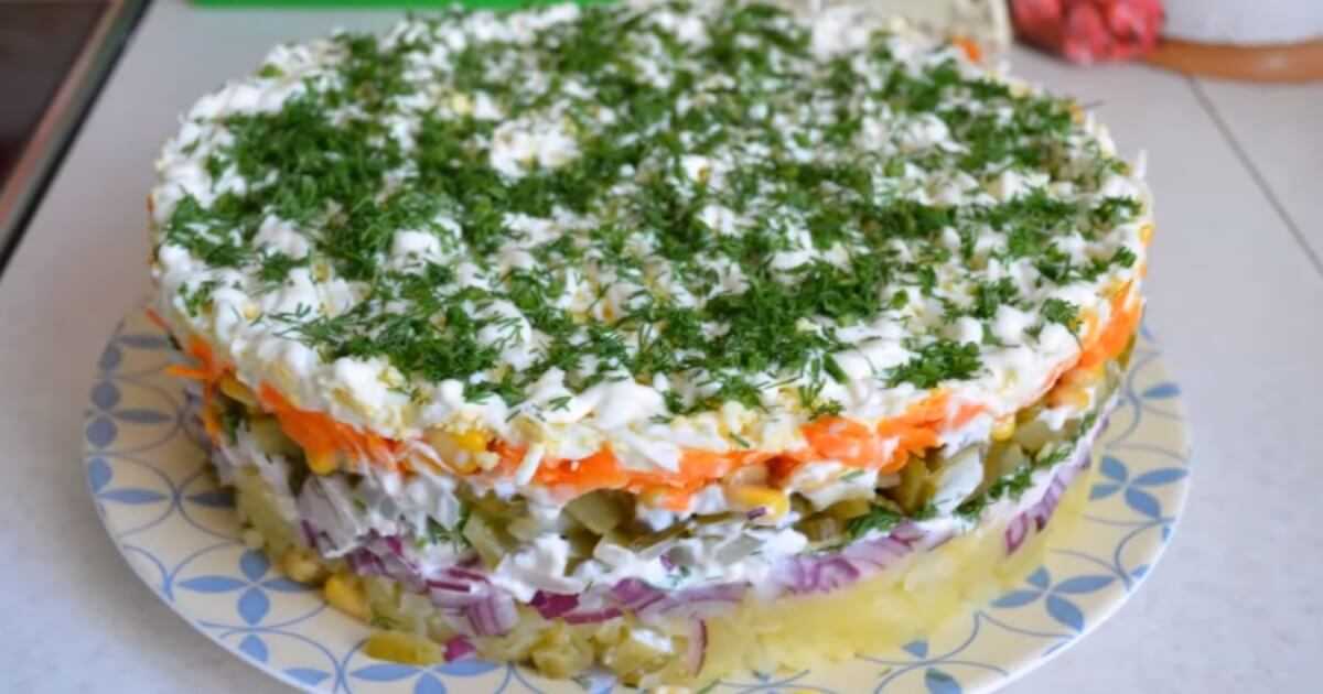 Салат обжорка с огурцами — 7 сытных рецептов