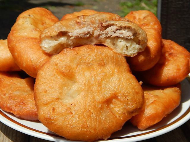 Беляши с мясом на сковороде и в духовке — очень вкусные домашние рецепты