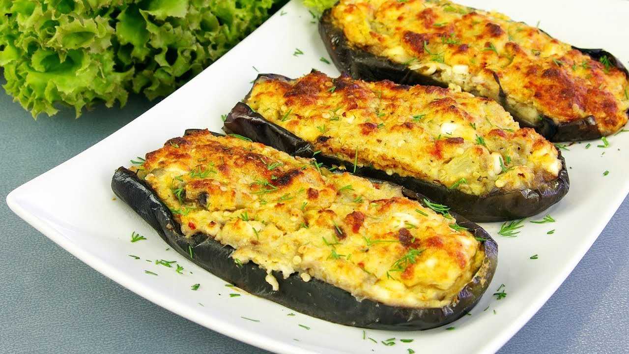 Баклажаны в духовке с помидорами и сыром и чесноком