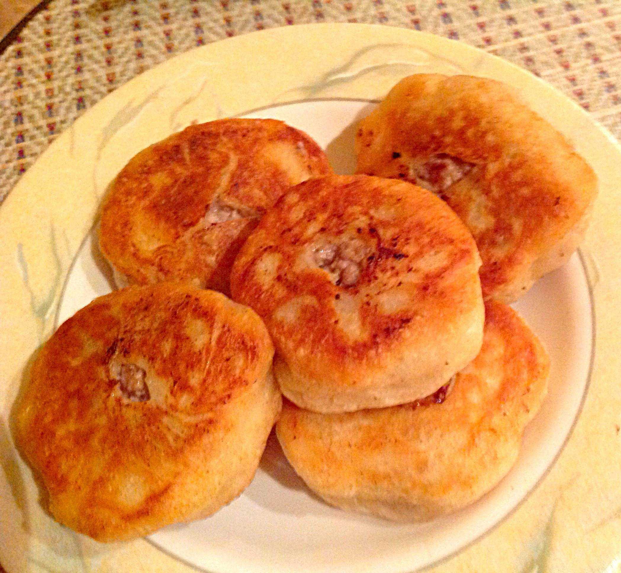 Очень вкусные домашние беляши с мясом на сковороде