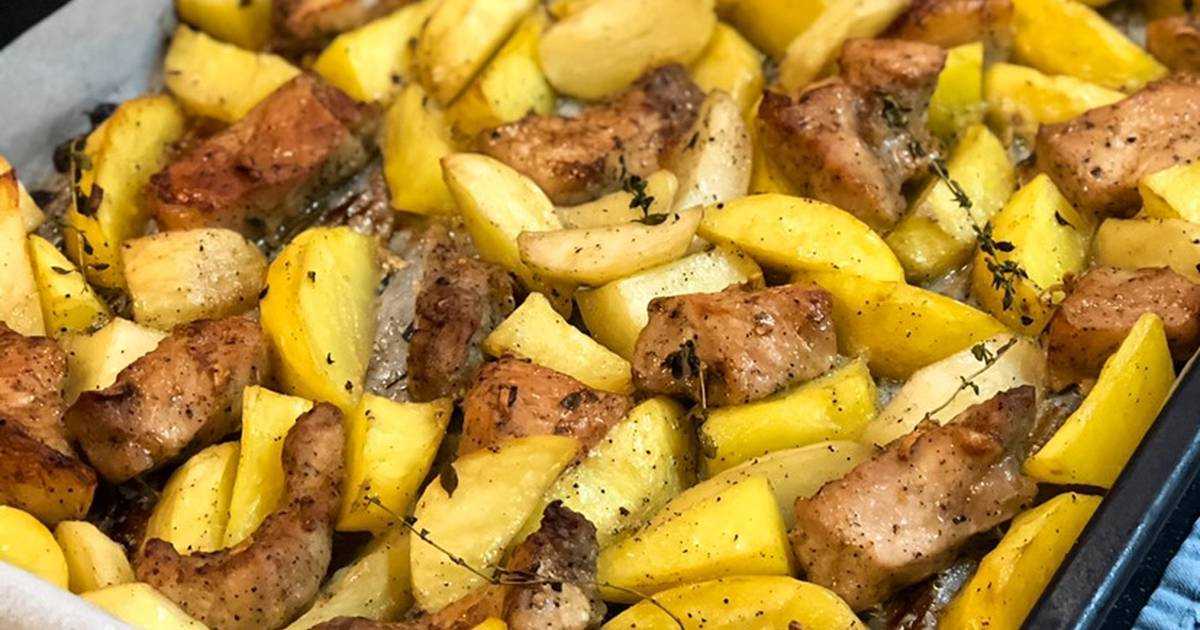 Свинина с картошкой на сковороде