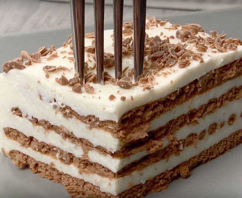 Торт из печенья без выпечки со сгущенкой и сметаной: рецепт с фото