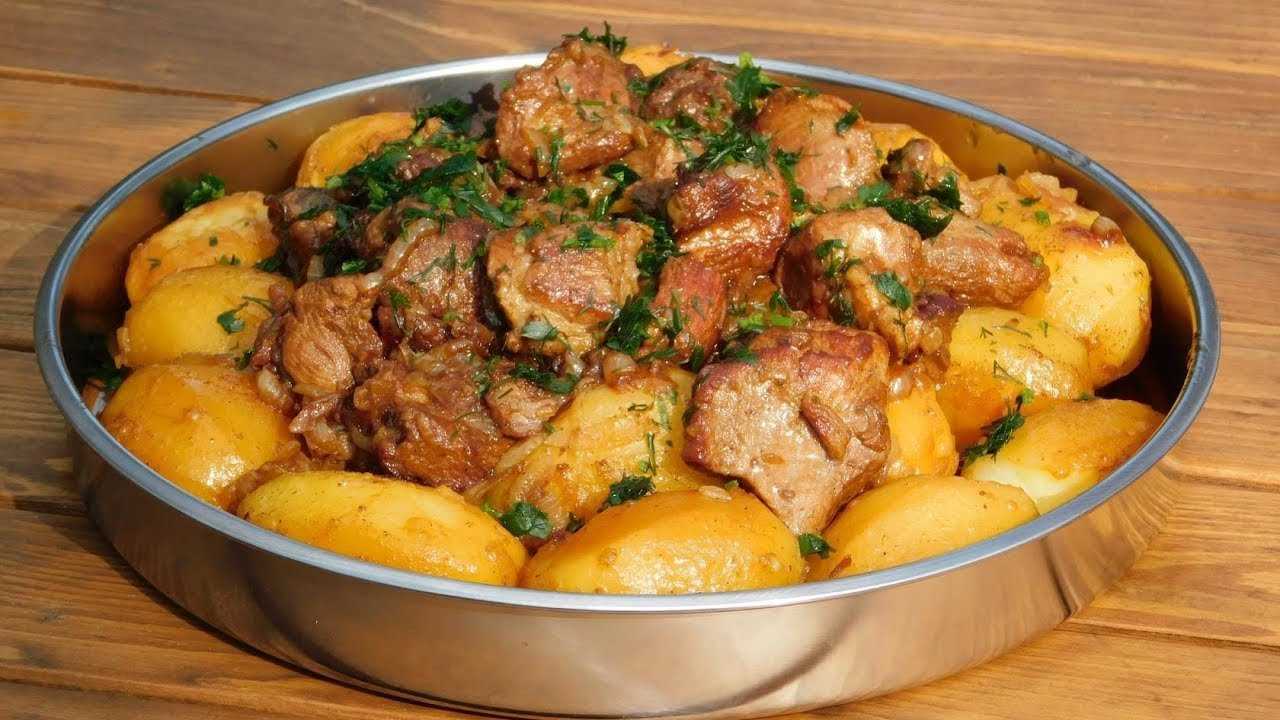 Свинина с картошкой на сковороде. жареная картошка со свининой на сковороде рецепт с фото
