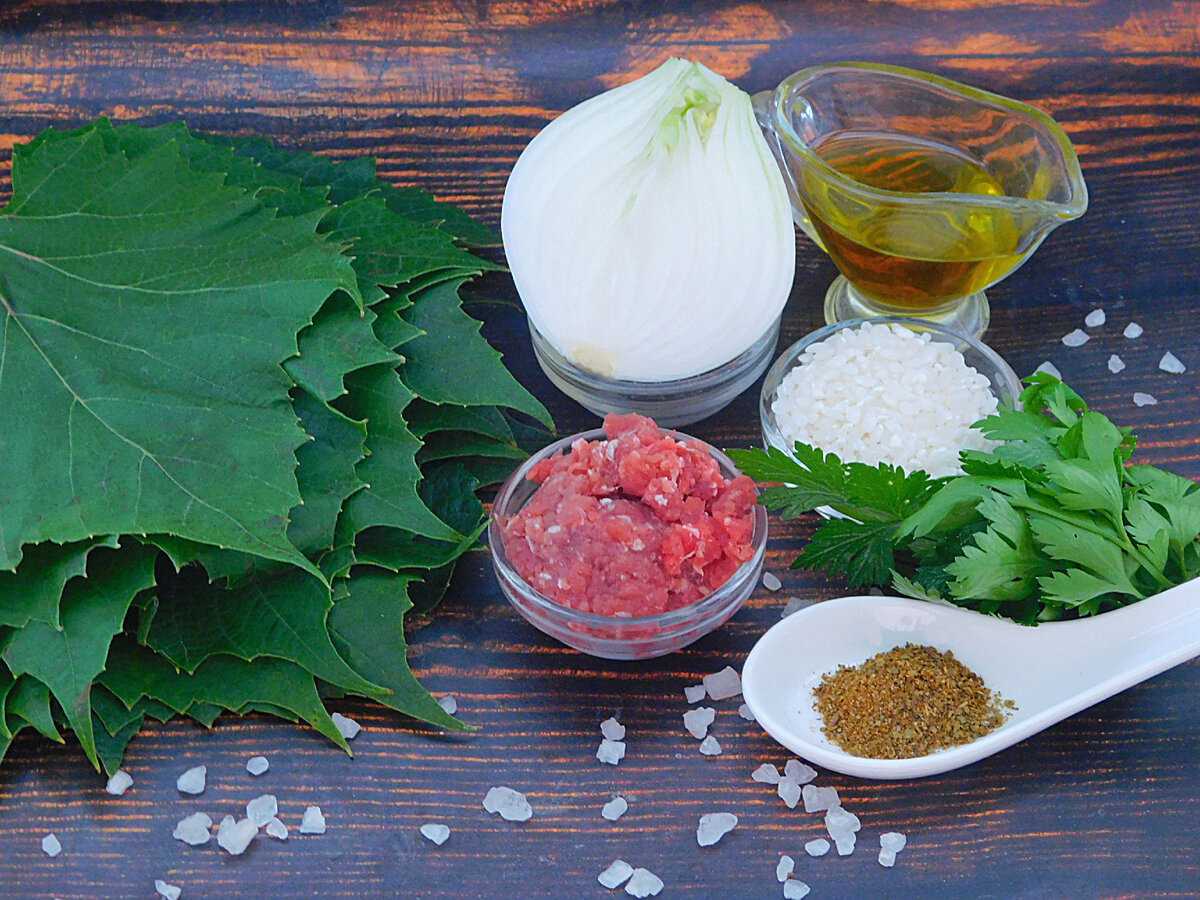 Рецепты салатов, первых блюд, закусок, вторых блюд, гарниров, закаток, выпечек, десертов и напитков | wowcook.net 
долма в виноградных листьях, пошаговый рецепт с фото