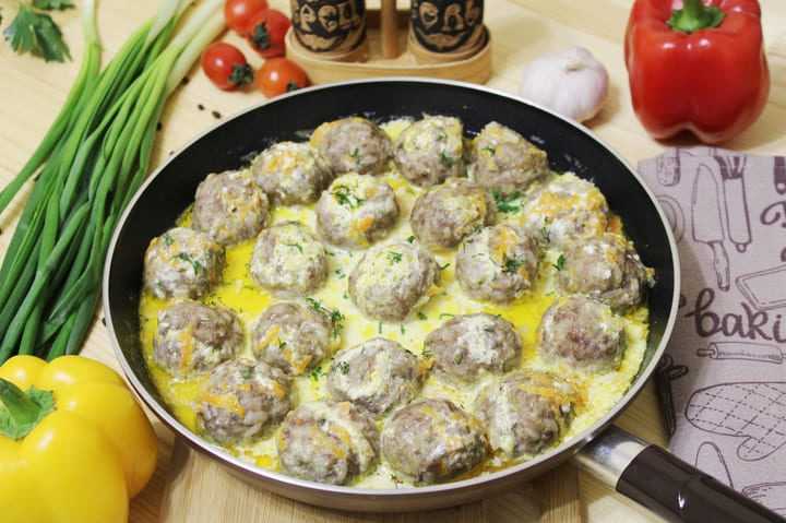 Фрикадельки в сливочном соусе