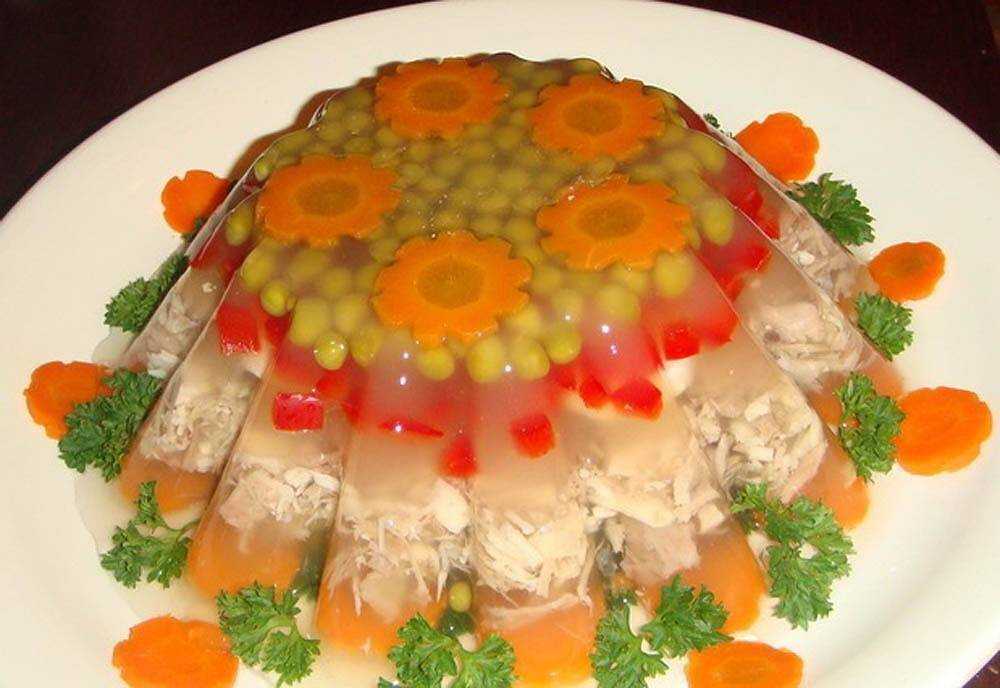 Как сварить вкусный холодец из свиных ножек и курицы