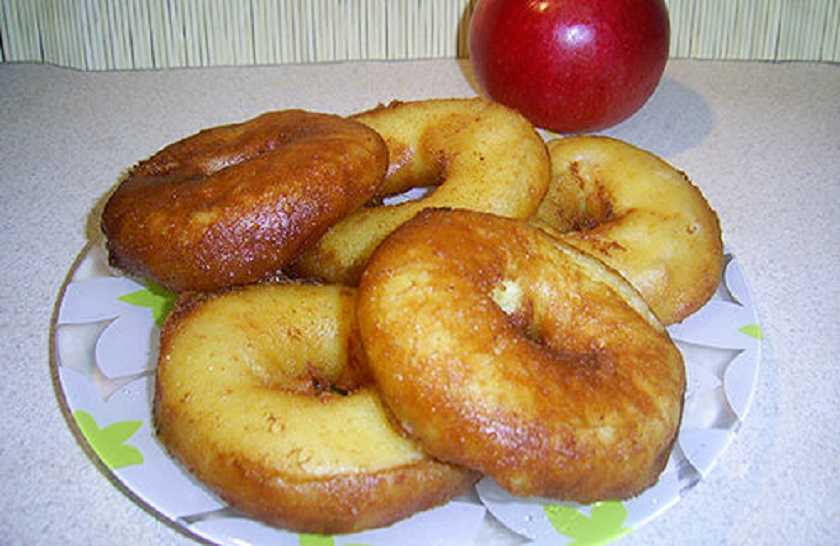 Шарлотка с яблоками в духовке: 5 простых пошаговых рецептов